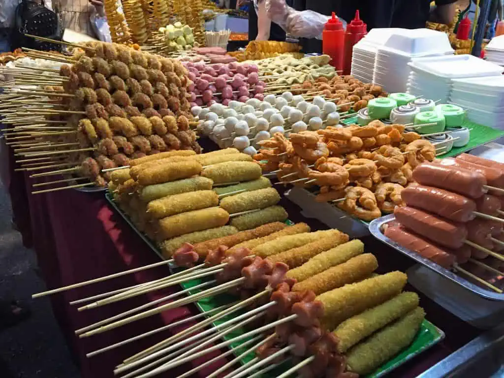 Essen in Vietnam - Lokales Streetfood auf dem Nachtmarkt