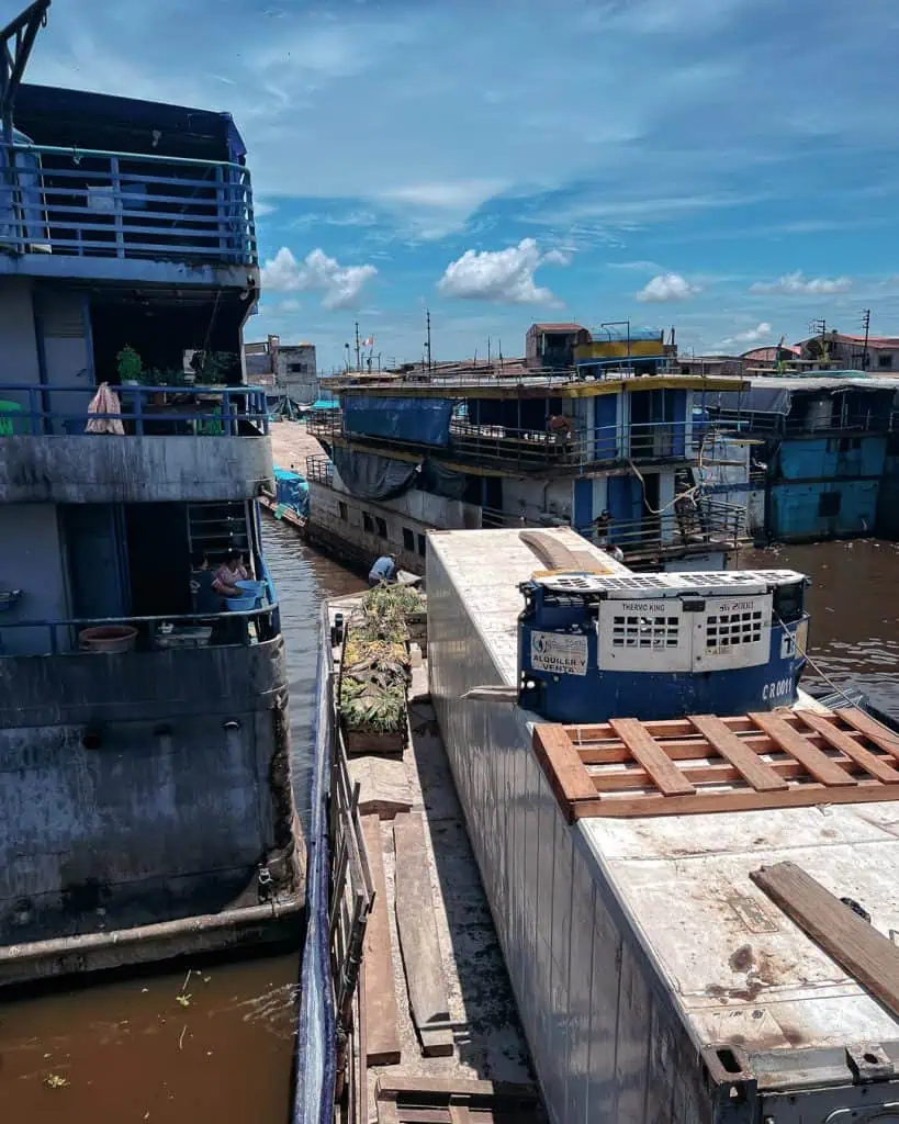 Frachtschiff nach Iquitos