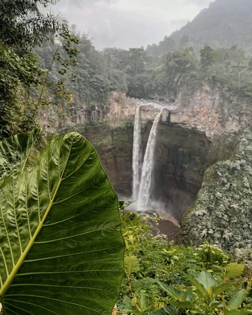 Coban Sriti Wasserfall in der Nähe des Tumpak Sewu auf Java Indonesien