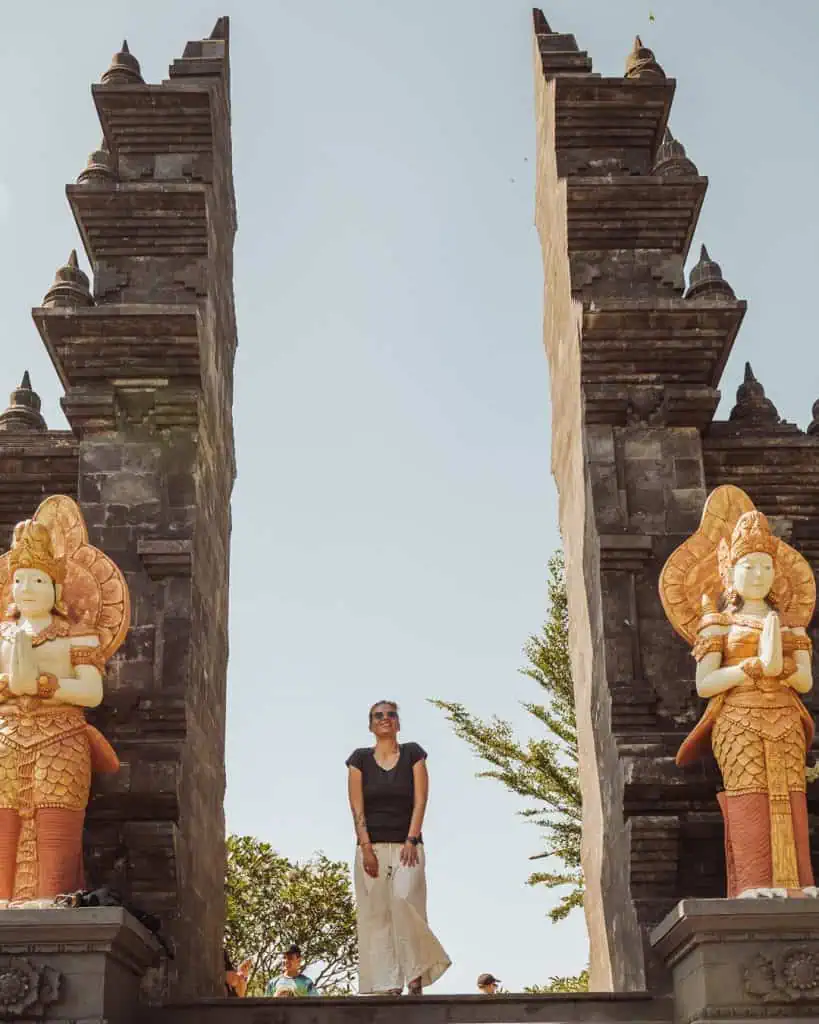 Brahmavihara Arama Himmelstor