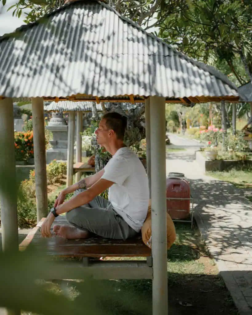 Meditieren im Brahmavihara Arama Tempel auf Bali