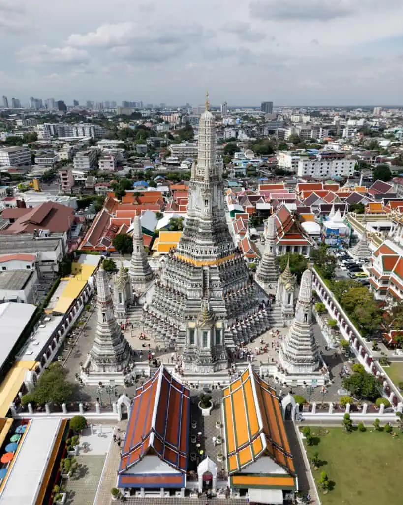 Wat Arun Tempel der Morgenröte in Bangkok Drohne