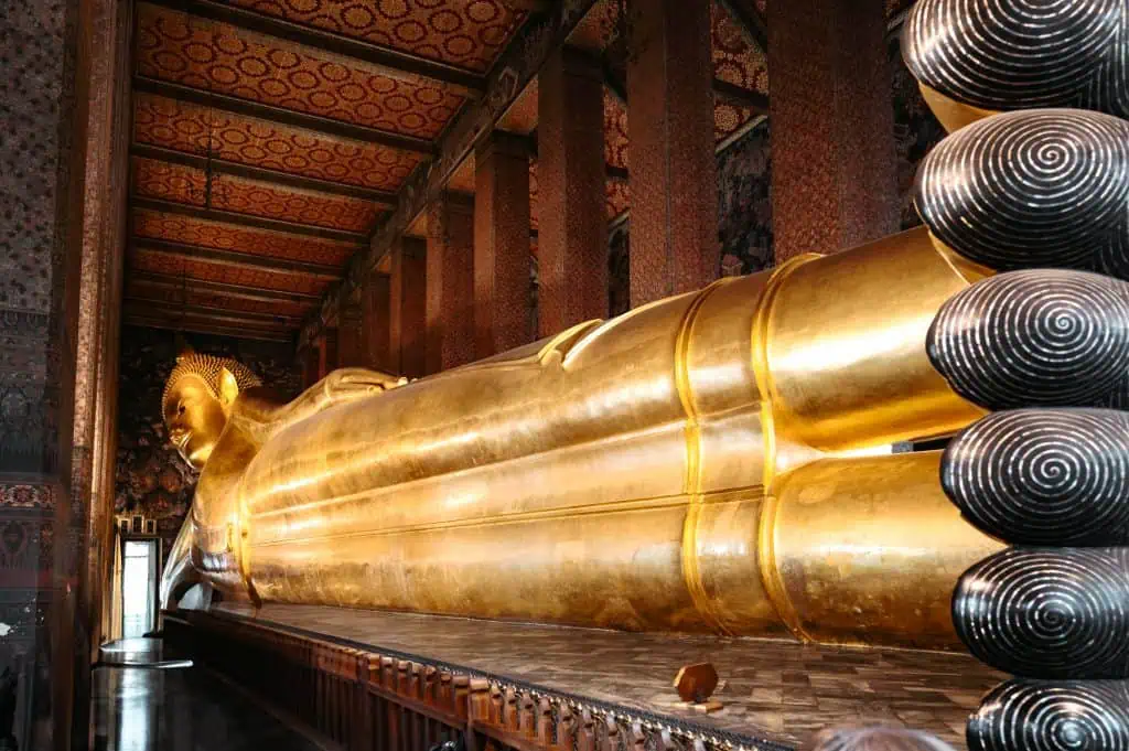 Die goldene Buddha Statue Wat Pho Tempel Bangkok