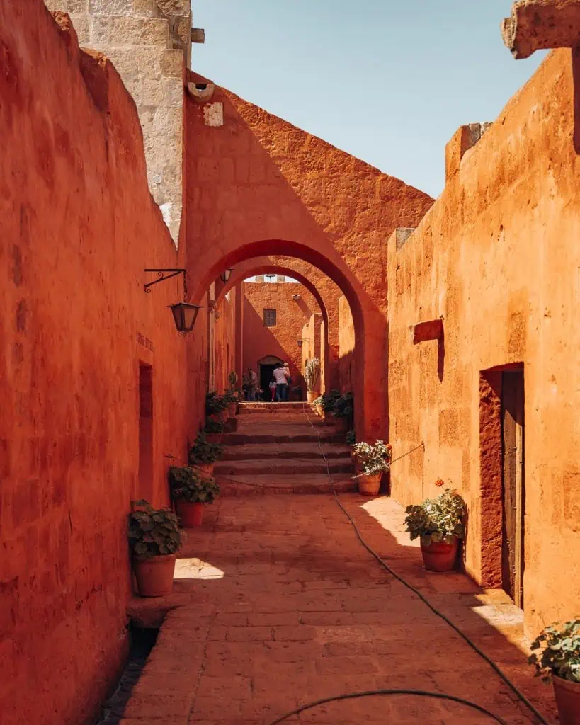 Kloster Santa Catalina mit farbenfrohen Innenhöfen in Arequipa Peru