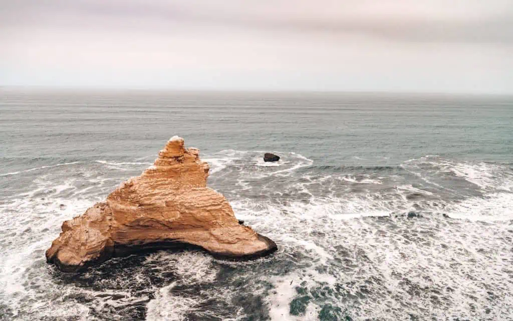 Ausblick auf die Küste vor dem Paracas Nature Reserve in Peru