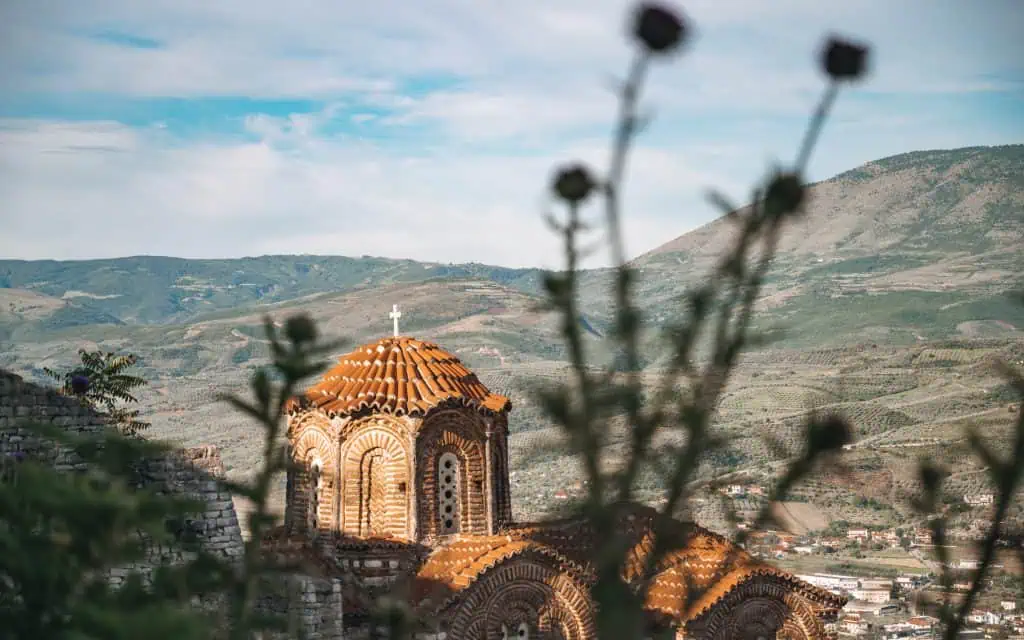 Kirche im Inneren der Burg von Berat in Albanien