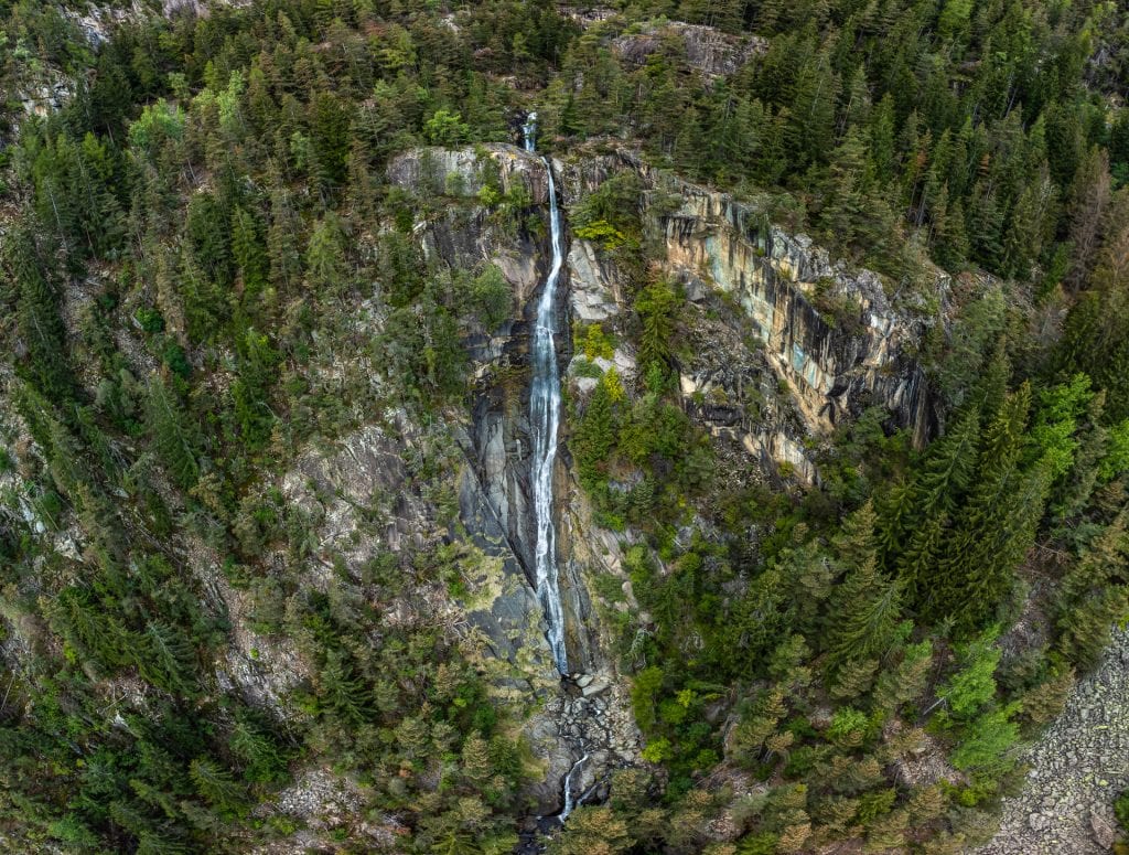 Drohnenaufnahme von den Barbianer Wasserfälle in Südtirol Italien