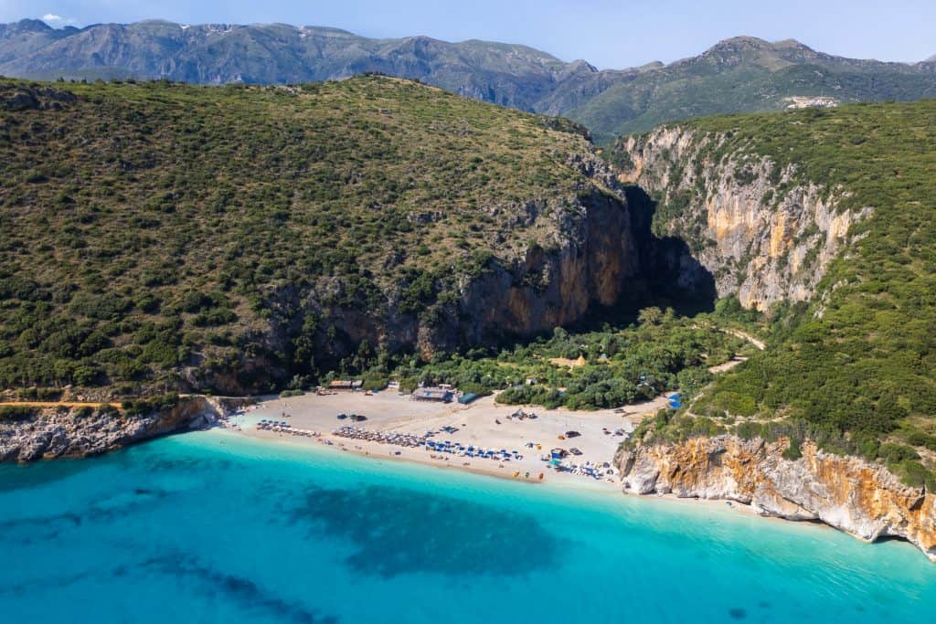 Gjipe Beach Albanien Drohenaufnahme auf die Schlucht und den Strand