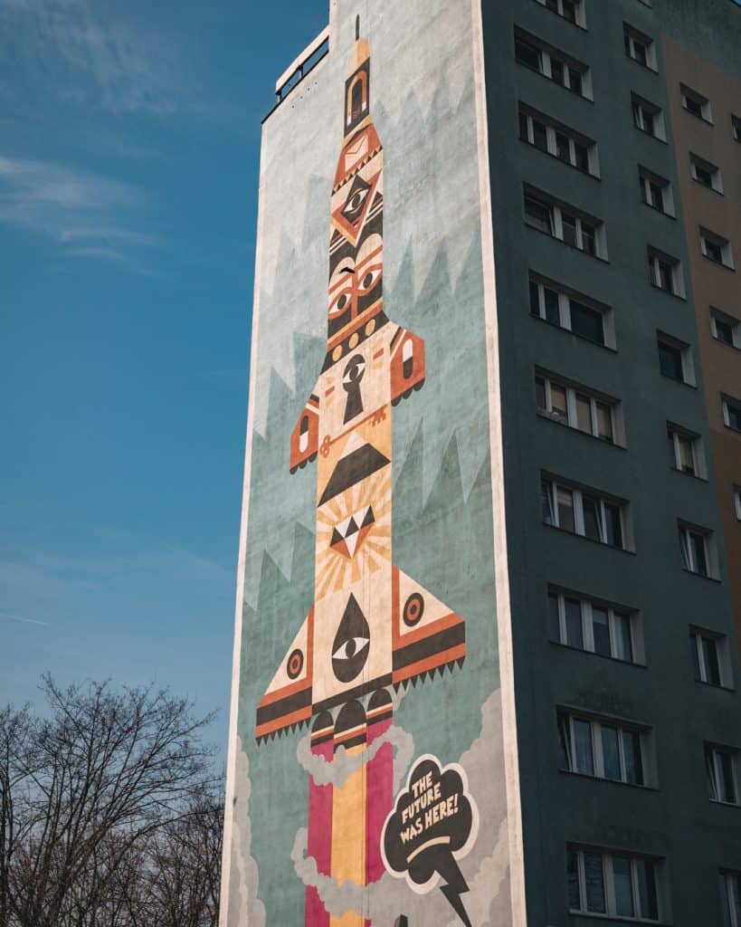 Farbiges Wandgemälde im Street-Art-Viertel Zaspa in Danzig