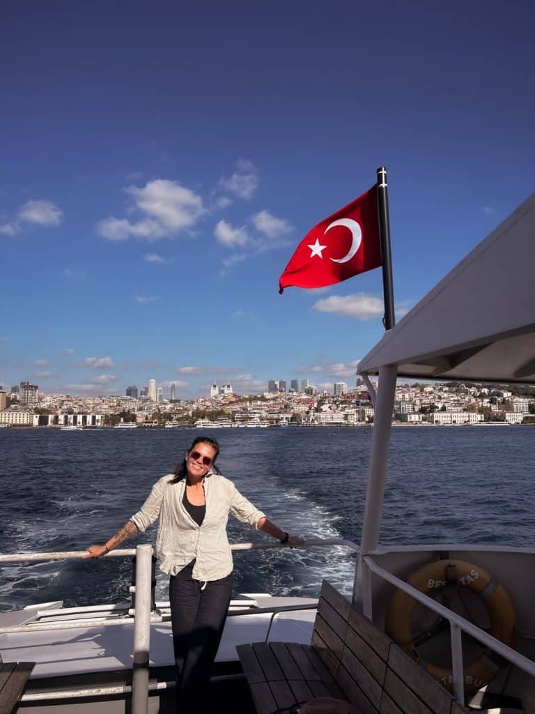Mit der Fähre über den Bosporus in Istanbul fahren