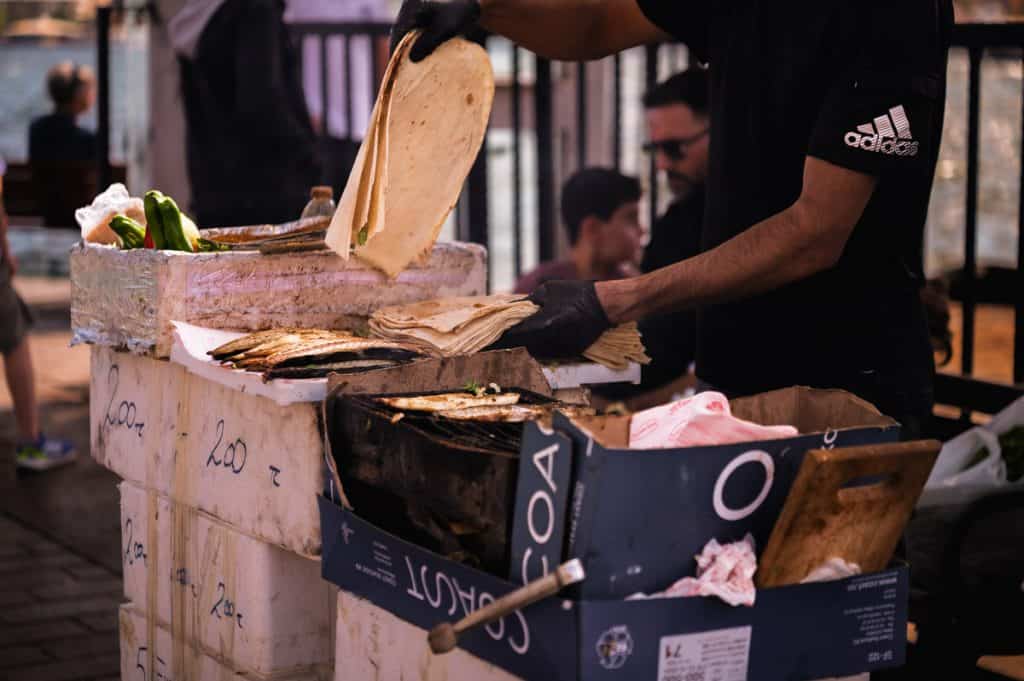 Traditionelles Streetfood in Istanbul auf Straßenmärkten