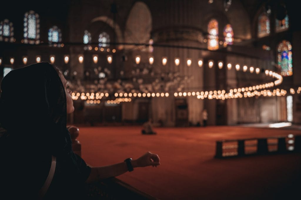 Istanbul Sehenswürdigkeit - die Blaue Moschee von Innen