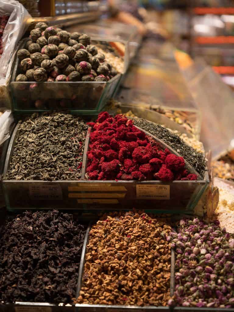 Istanbul Sehenswürdigkeit der Ägyptische Basar mit Gewürzen