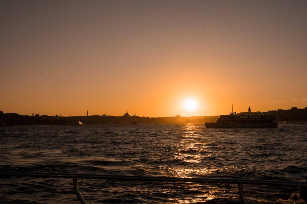Yacht Tour zum Sonnenuntergang auf dem Bosporus in Istanbul