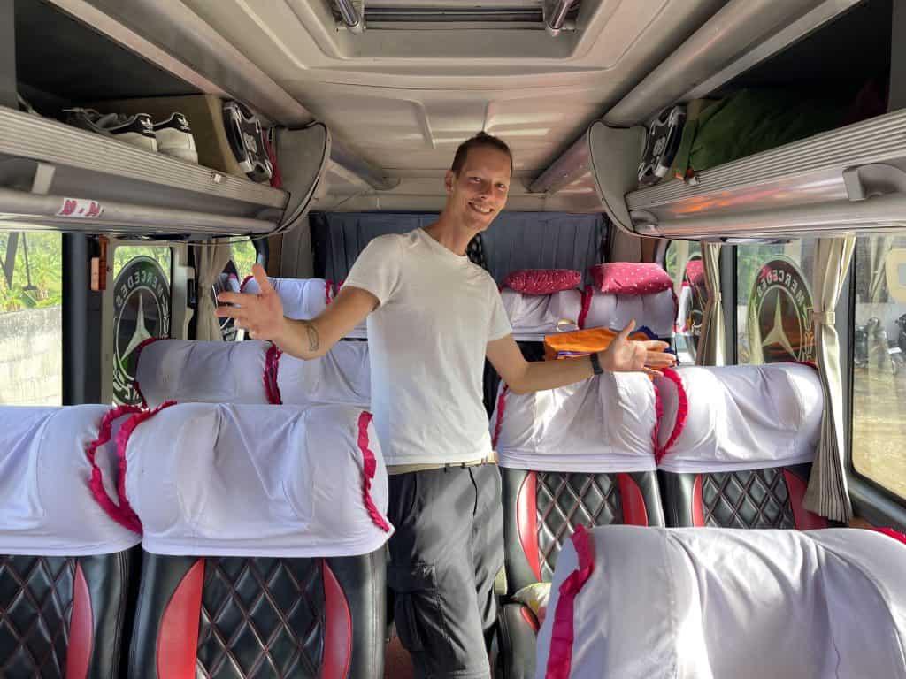 Transport auf Sulawesi im Überlandbus