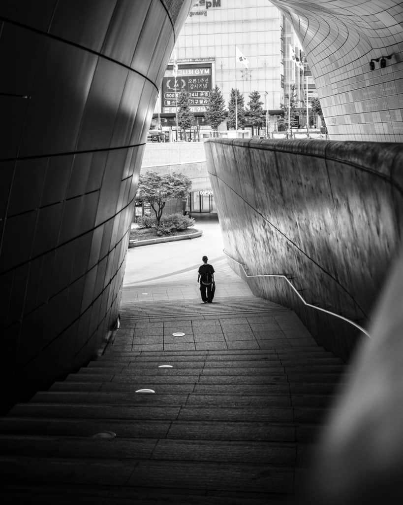 DDP Dongdaemun Design Plaza Seoul – futuristisches silbernes Gebäude von Zaha Hadid