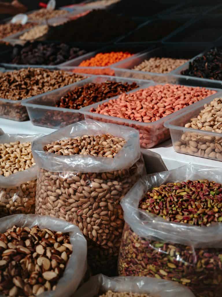 Angebot auf dem Basar in Tirana Albanien