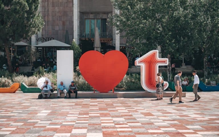 I love Tirana Schild am Skanderbeg Square