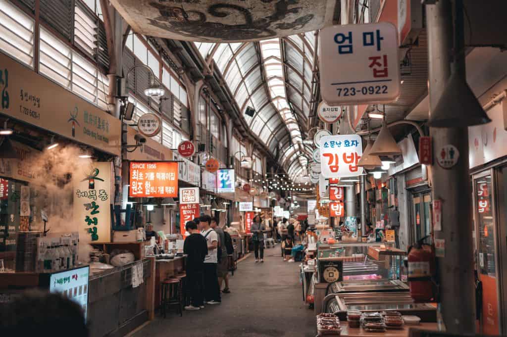 Tongin Traditional Market Seoul – kleiner authentischer Streetfood-Markt mit Dosirak Lunch Box System