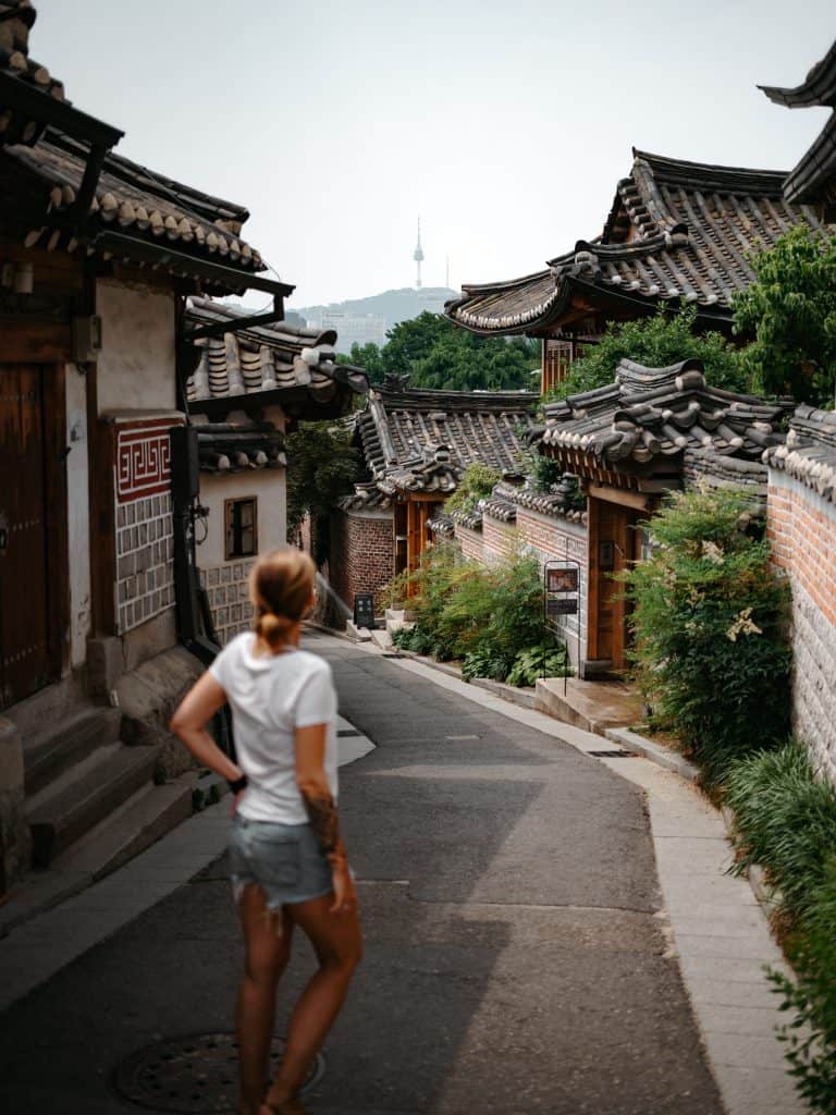 Bukchon Hanok Village Seoul – traditionelle koreanische Hanok-Häuser in historischer Gasse