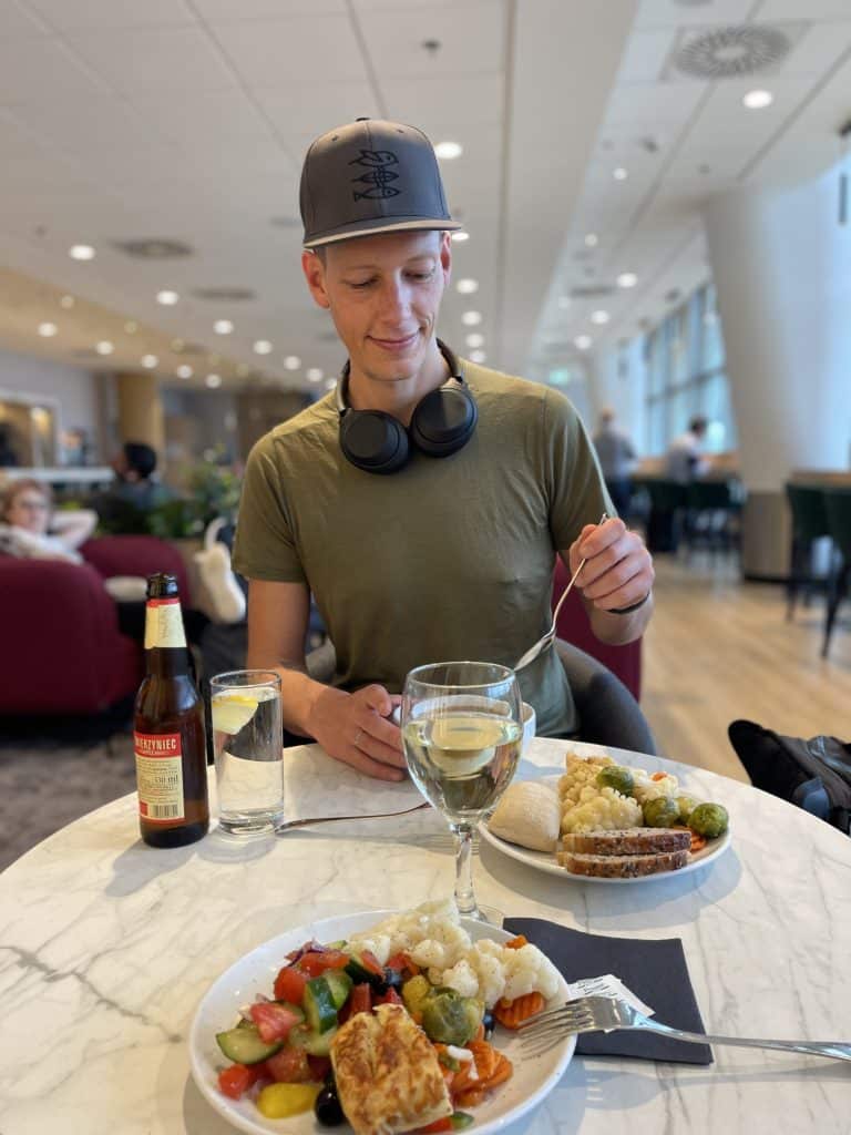 Amex Platinum - Essen in der Lounge in Warschau