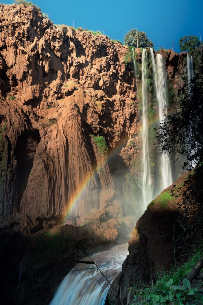 Ouzoud Wasserfälle Marokko mit Regenbogen und Felslandschaft