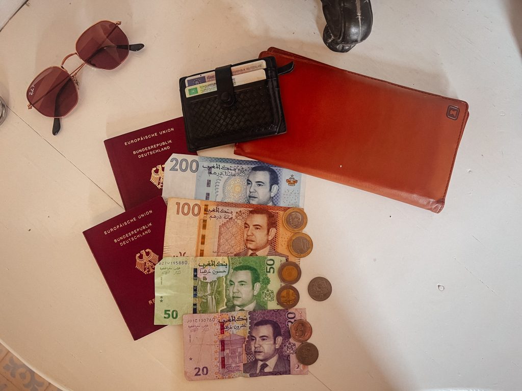 Marokkanische Dirham-Geldscheine und Münzen – so sieht das Bargeld in Marokko aus