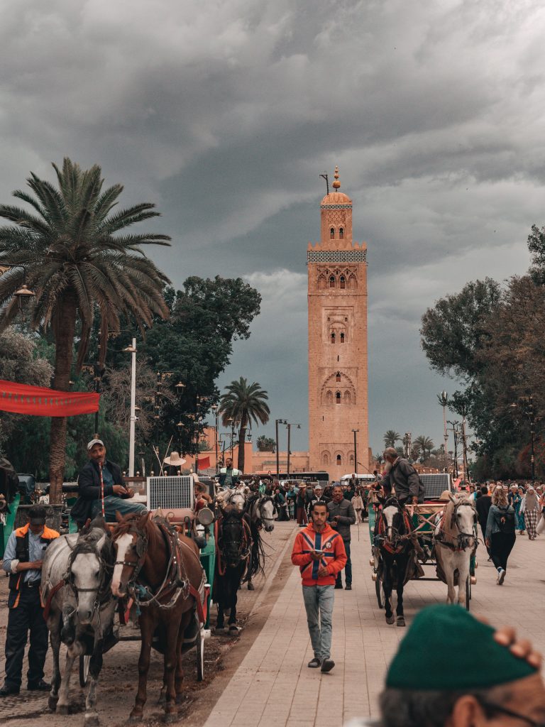 Blick auf die Koutoubia-Moschee, das Wahrzeichen von Marrakesch