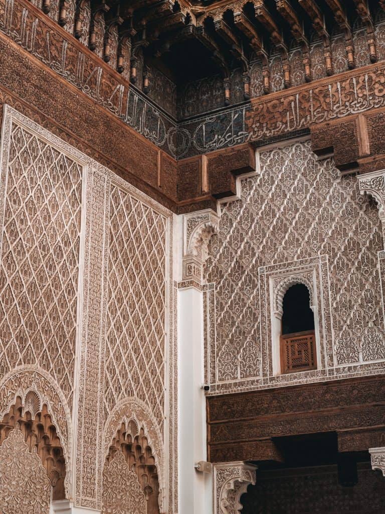 Detailaufnahme der Mosaikfliesen in der Medersa Ben Youssef